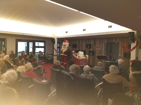 Noël des enfants avec les résidents du Jardin du Vert Praud