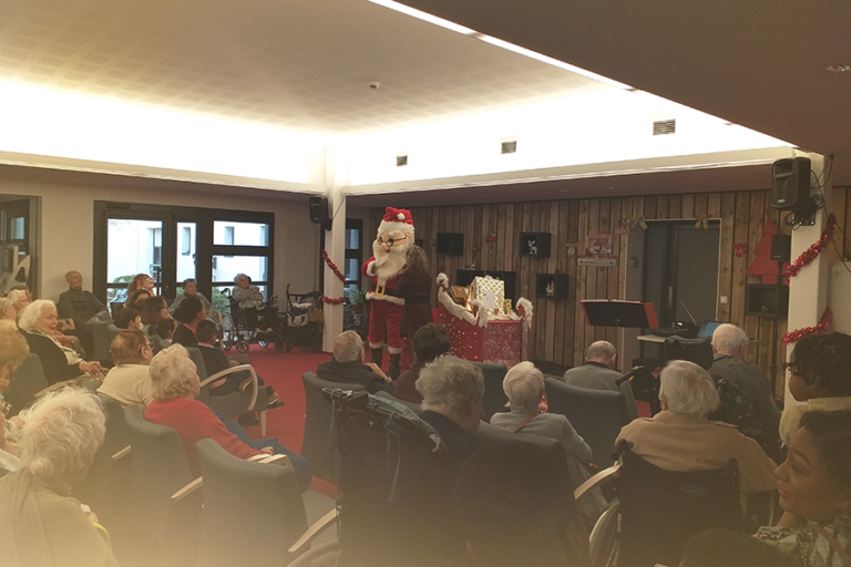 Noël des enfants avec les résidents du Jardin du Vert Praud