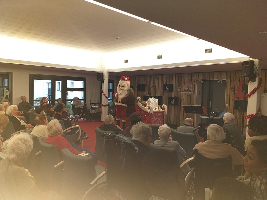 Noël des enfants avec les résidents du Jardin du Vert Praud